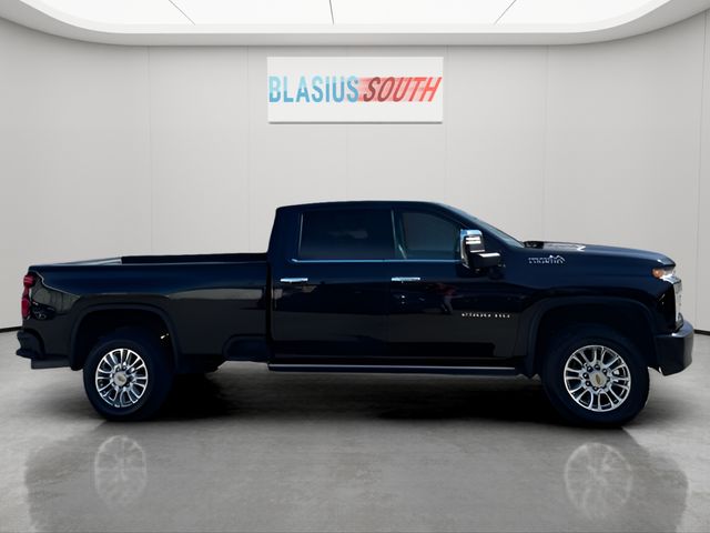 2022 Chevrolet Silverado 2500HD view 2