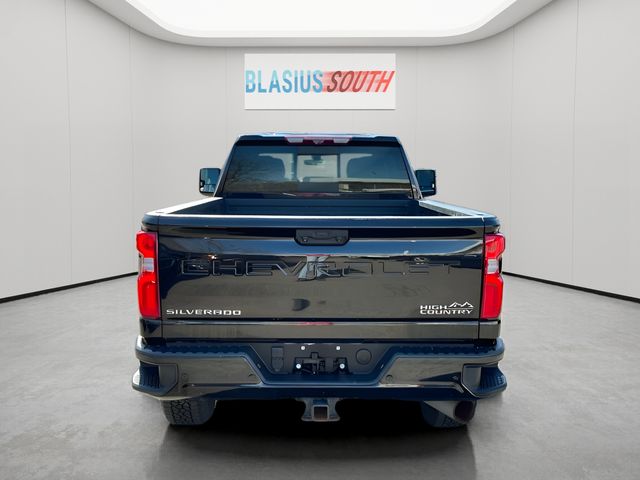 2022 Chevrolet Silverado 2500HD view 4