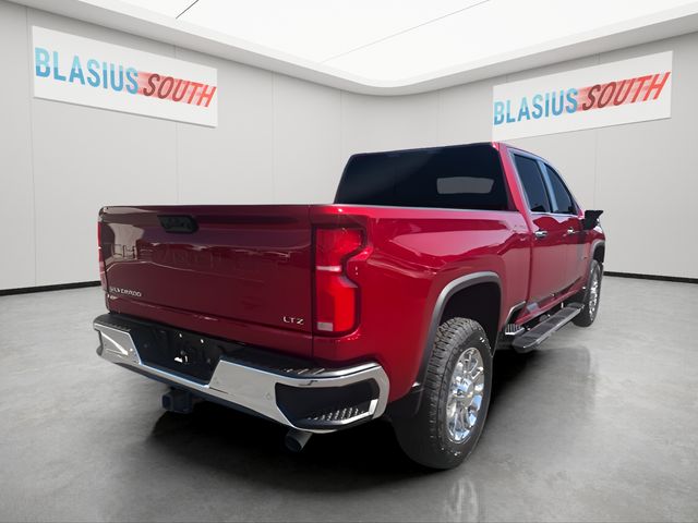 2026 Chevrolet Silverado 2500HD view 4