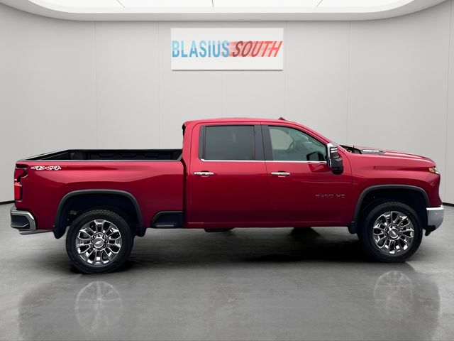 2025 Chevrolet Silverado 2500HD view 2