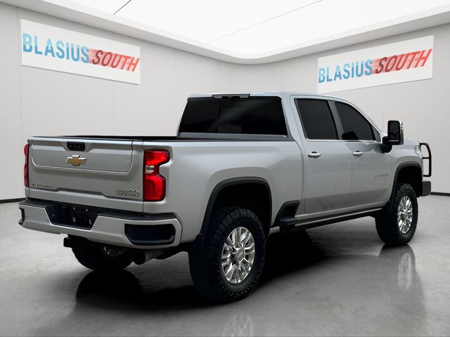 2023 Chevrolet Silverado 2500HD view 3