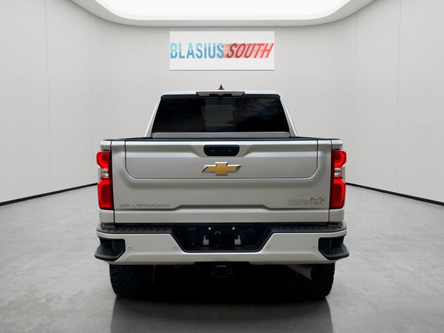 2023 Chevrolet Silverado 2500HD view 4