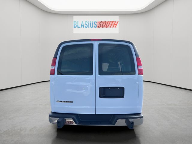 2024 Chevrolet Express 2500 view 4