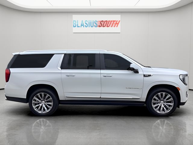 2021 GMC Yukon XL view 3