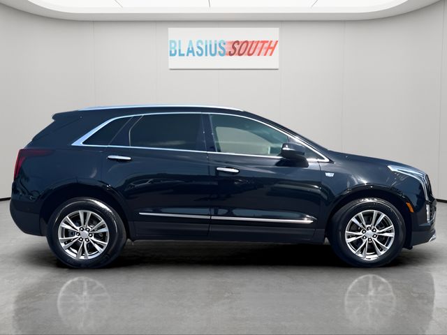 2022 Cadillac XT5 view 2