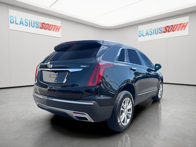 2022 Cadillac XT5 view 3