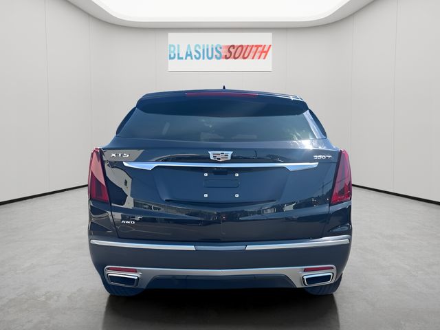2022 Cadillac XT5 view 4