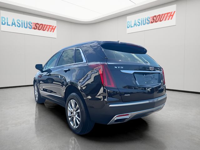 2022 Cadillac XT5 view 5