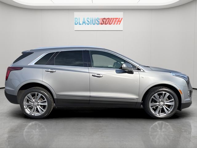 2024 Cadillac XT5 view 2
