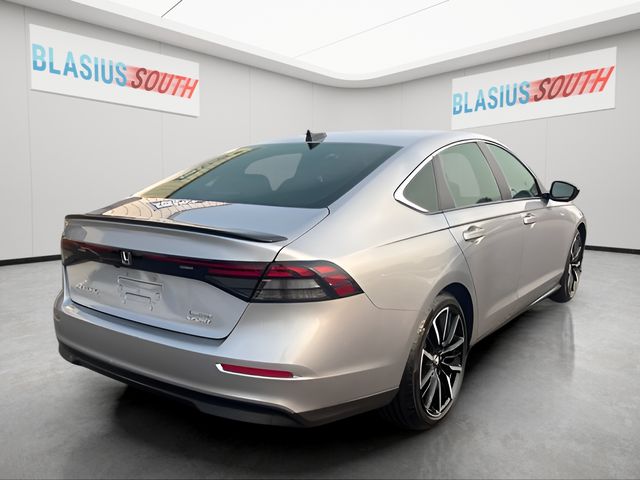 2023 Honda Accord Hybrid view 3
