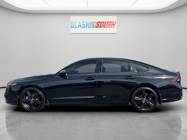 2025 Honda Accord Hybrid view 4