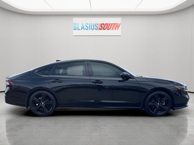 2025 Honda Accord Hybrid view 5