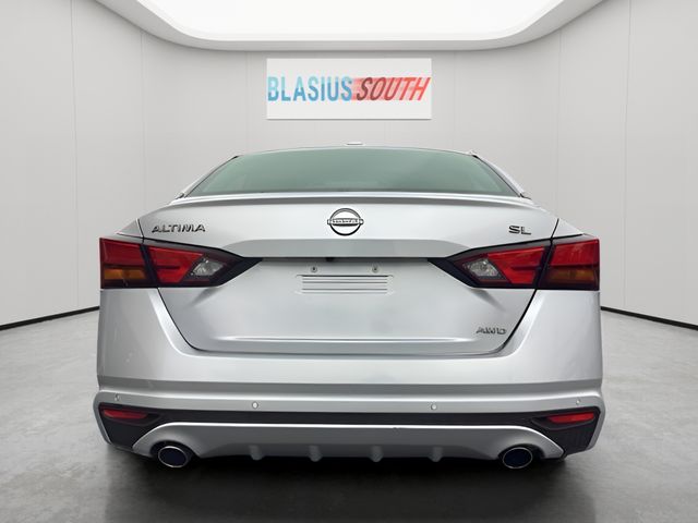 2023 Nissan Altima view 4