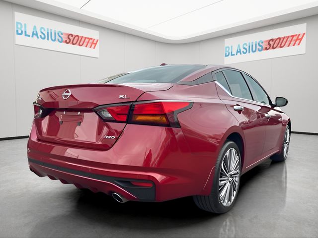 2024 Nissan Altima view 3