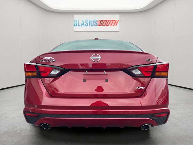 2024 Nissan Altima view 4