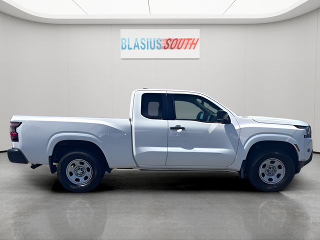 2023 Nissan Frontier view 2
