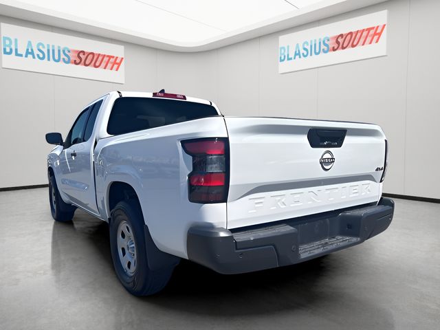 2023 Nissan Frontier view 5