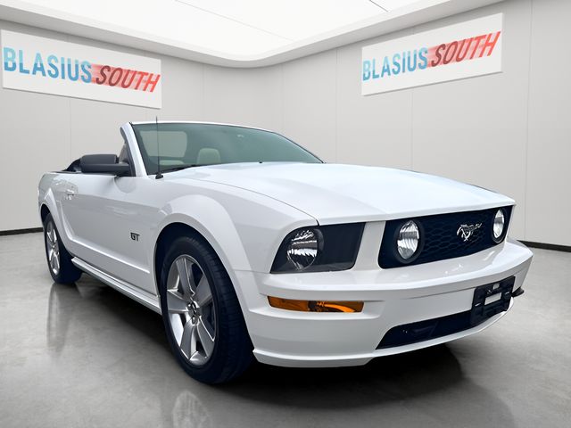 2007 Ford Mustang view 2