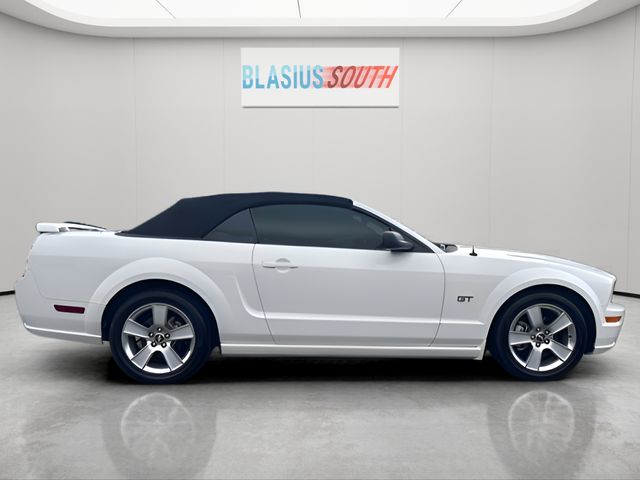 2007 Ford Mustang view 3