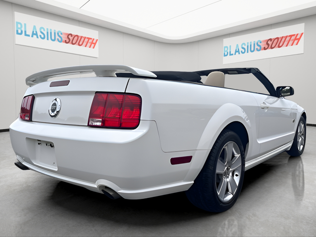 2007 Ford Mustang view 4