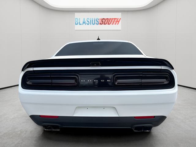 2017 Dodge Challenger view 4