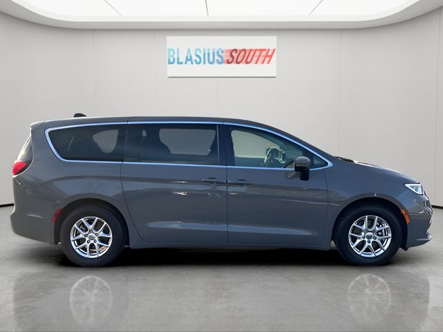 2023 Chrysler Pacifica view 2