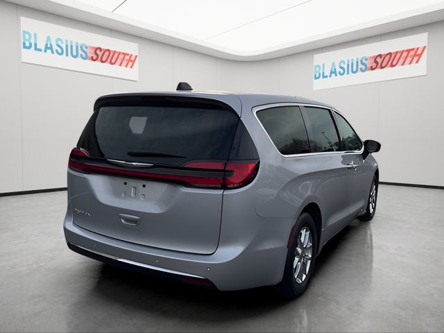 2024 Chrysler Pacifica view 3