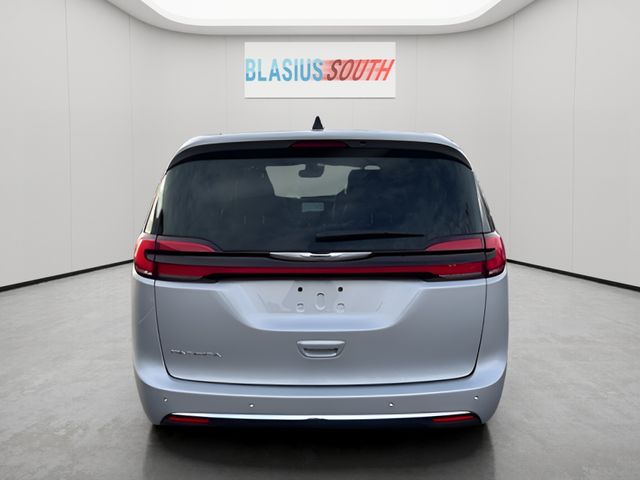 2024 Chrysler Pacifica view 4