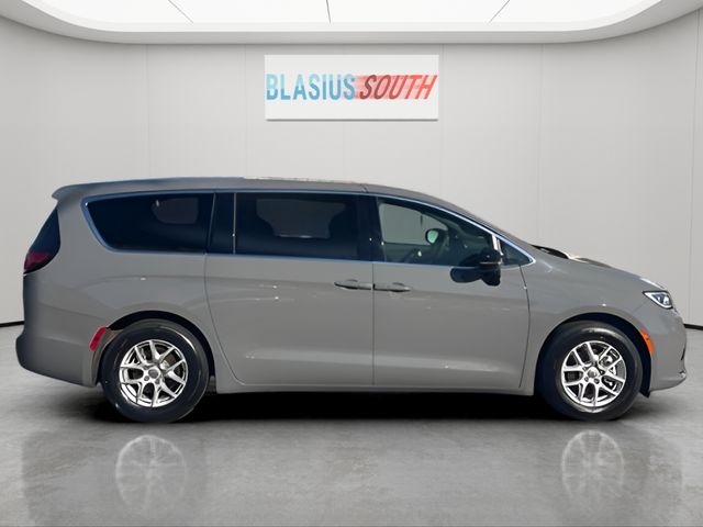 2025 Chrysler Pacifica view 2