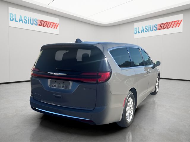2025 Chrysler Pacifica view 3