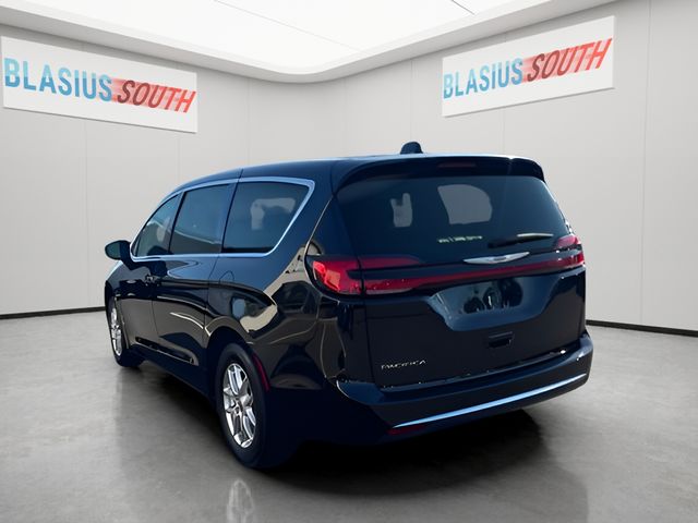 2024 Chrysler Pacifica view 5