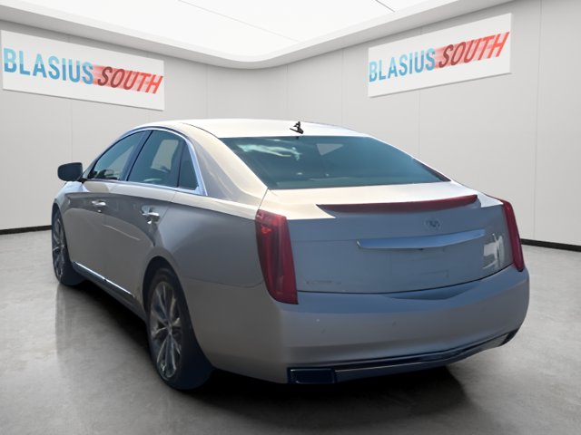 2013 Cadillac XTS view 3