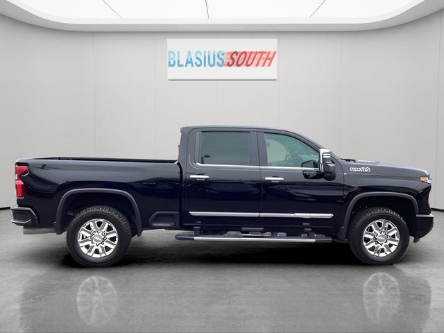 2024 Chevrolet Silverado 2500HD view 2
