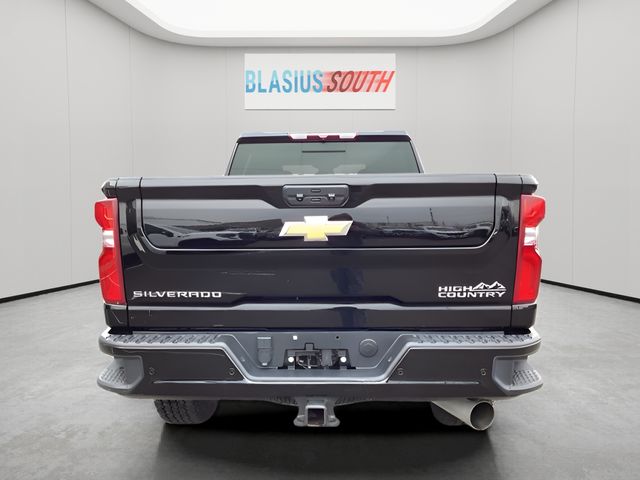 2024 Chevrolet Silverado 2500HD view 4