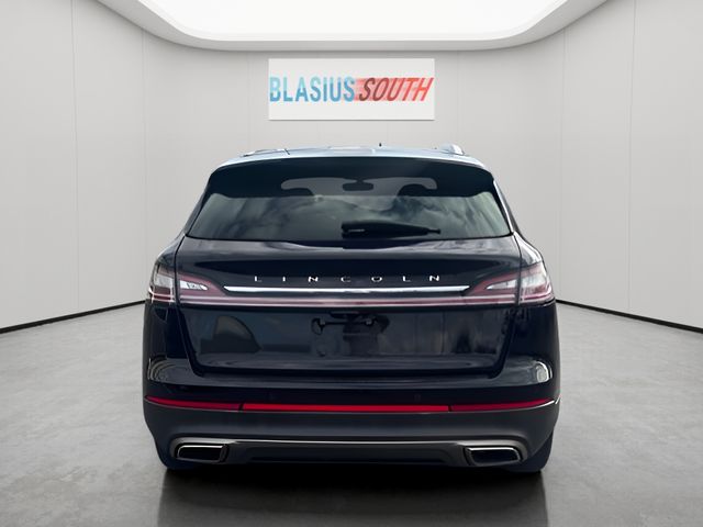2023 Lincoln Nautilus view 4