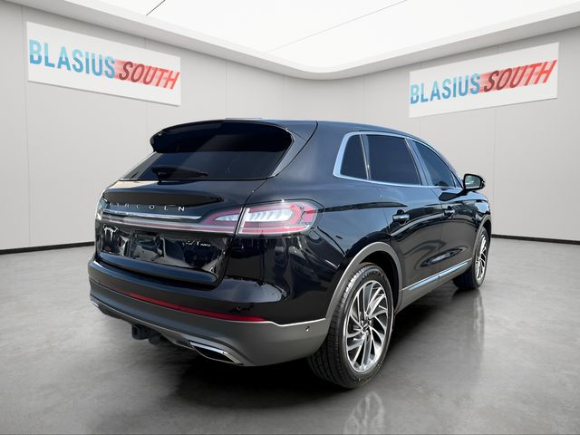 2019 Lincoln Nautilus view 3