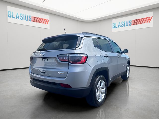 2022 Jeep Compass view 3
