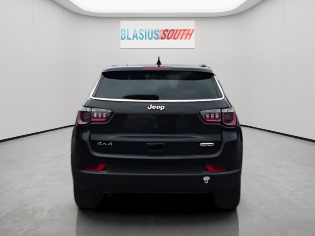 2025 Jeep Compass view 4
