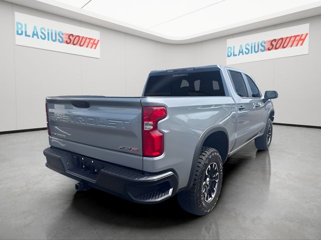 2023 Chevrolet Silverado 1500 view 3