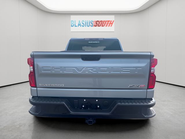 2023 Chevrolet Silverado 1500 view 4
