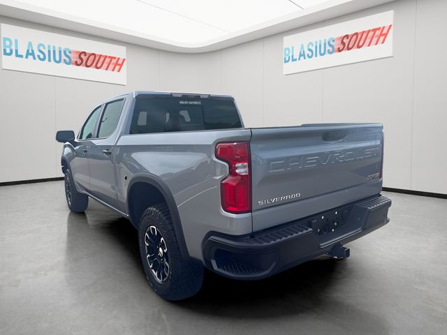 2023 Chevrolet Silverado 1500 view 5