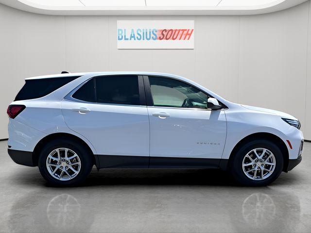 2023 Chevrolet Equinox view 2
