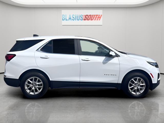 2024 Chevrolet Equinox view 2