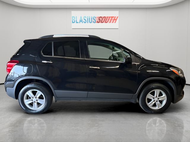 2017 Chevrolet Trax view 2