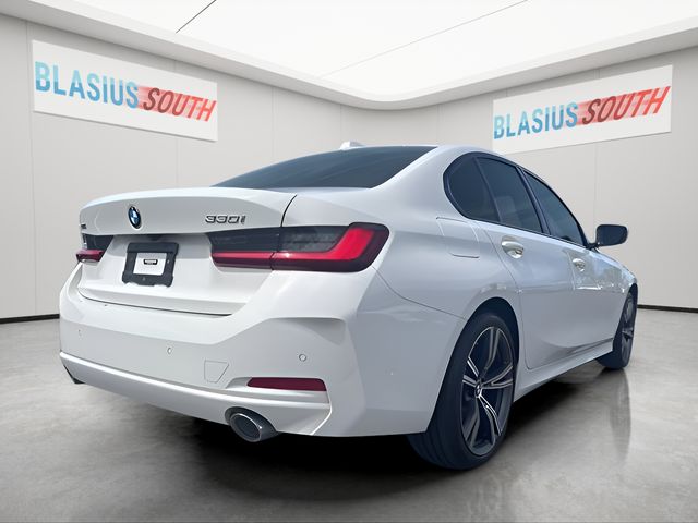 2023 BMW 3 Series view 3