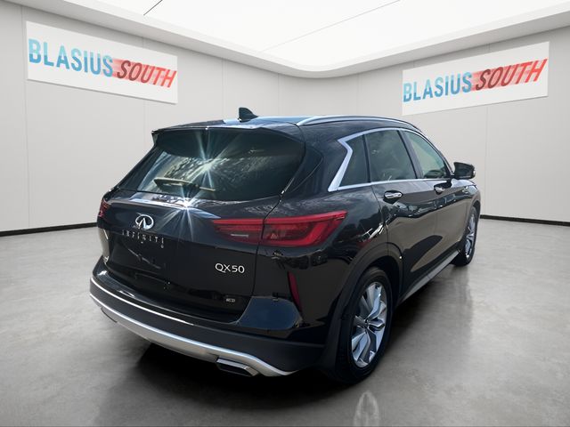 2021 INFINITI QX50 view 3