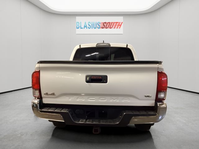 2019 Toyota Tacoma view 4