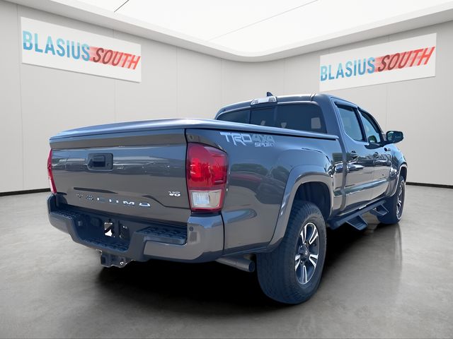 2016 Toyota Tacoma view 3