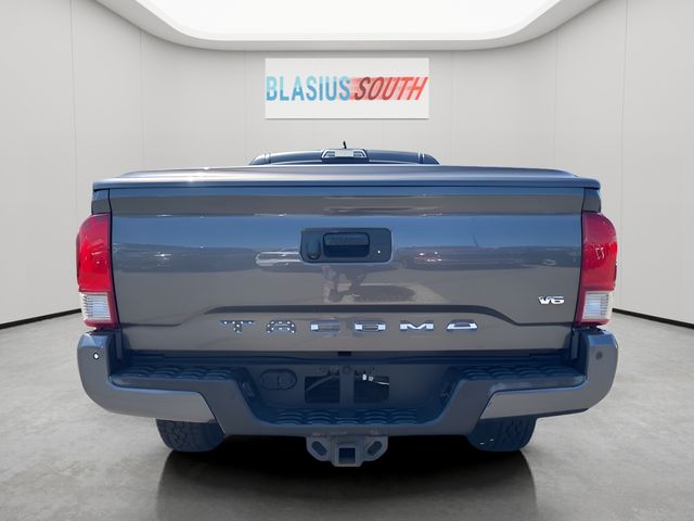 2016 Toyota Tacoma view 4