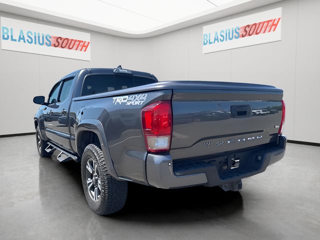 2016 Toyota Tacoma view 5